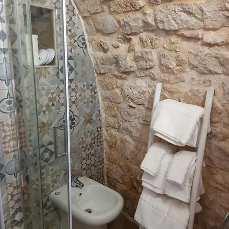 Πανσιόν Geometric Donna Giulia Casamassima