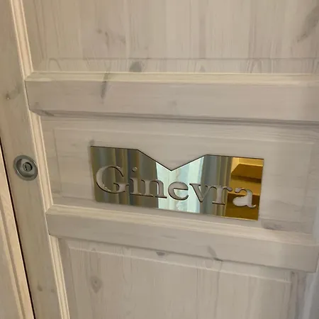 Geometric Donna Giulia Casamassima