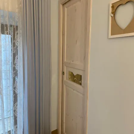 Geometric Donna Giulia