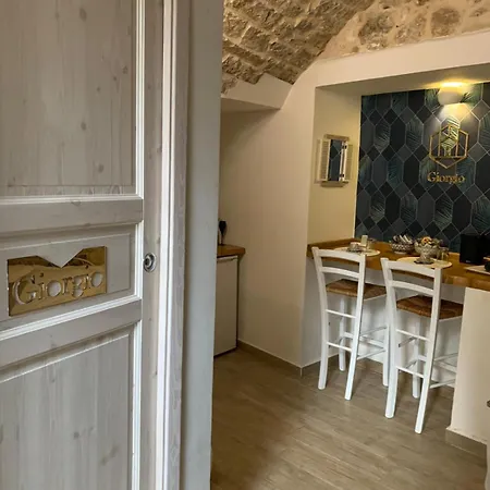 Πανσιόν Geometric Donna Giulia Casamassima