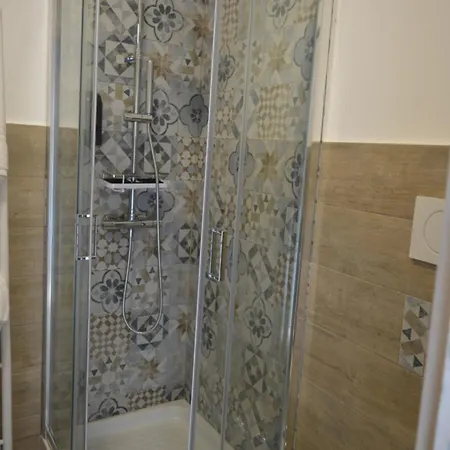 Geometric Donna Giulia