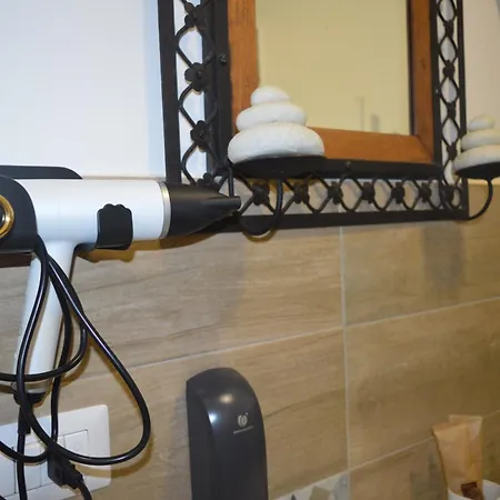 Geometric Donna Giulia Πανσιόν 3*