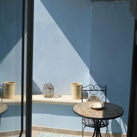 Πανσιόν Geometric Donna Giulia 3*