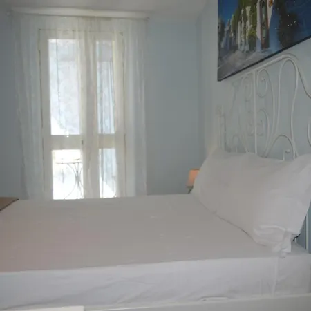 Geometric Donna Giulia Πανσιόν