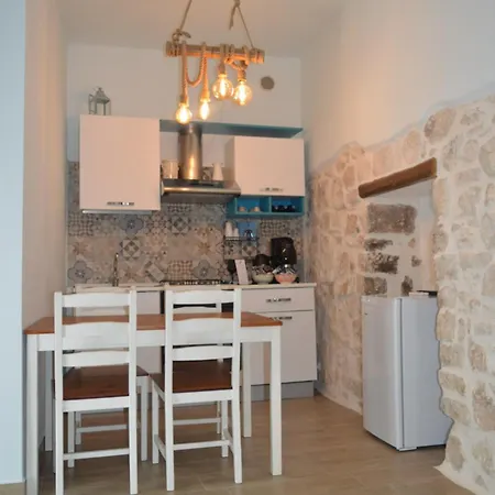 Πανσιόν Geometric Donna Giulia Casamassima