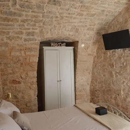 Πανσιόν Geometric Donna Giulia