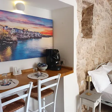 Geometric Donna Giulia Casamassima