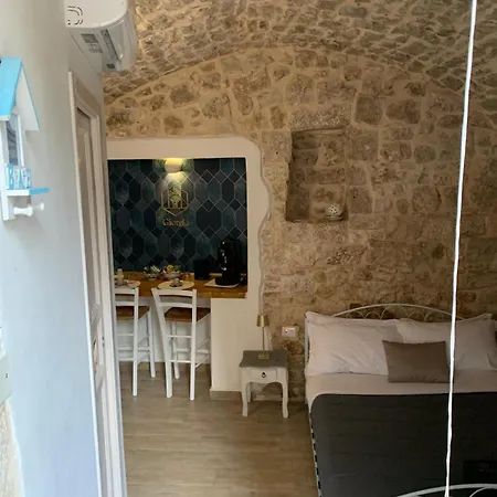 Geometric Donna Giulia Casamassima