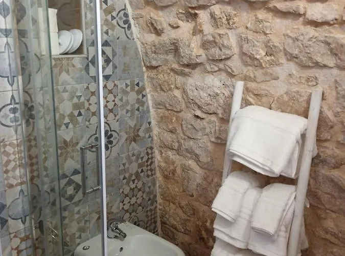 Gasthuis Geometric Donna Giulia Casamassima