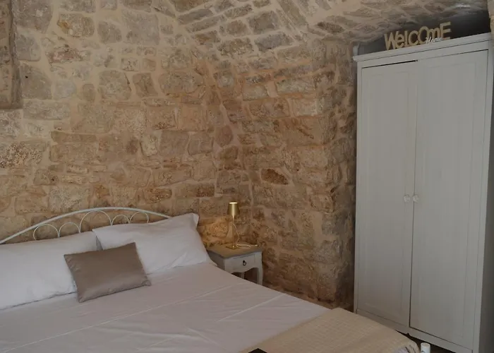 Geometric Donna Giulia Gasthuis 3*