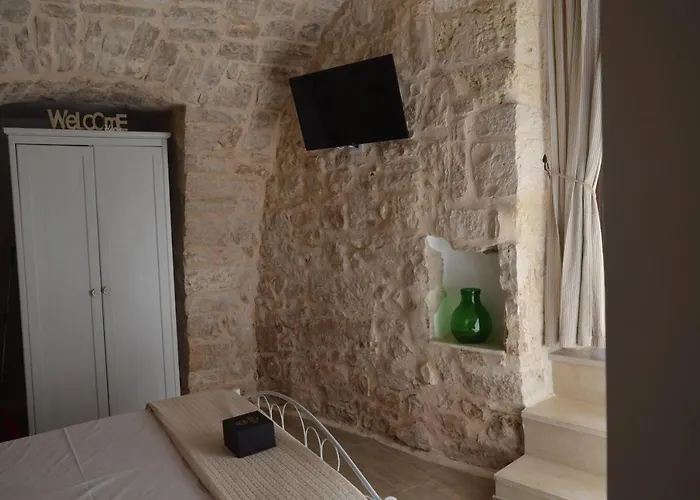 Geometric Donna Giulia Gasthuis Casamassima