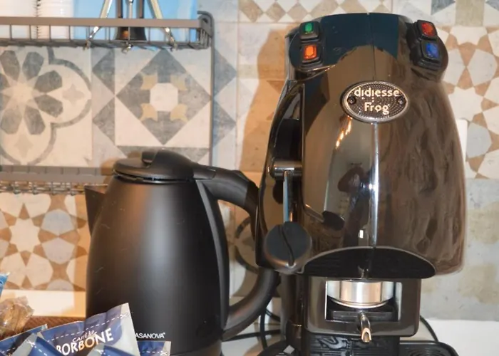 Geometric Donna Giulia